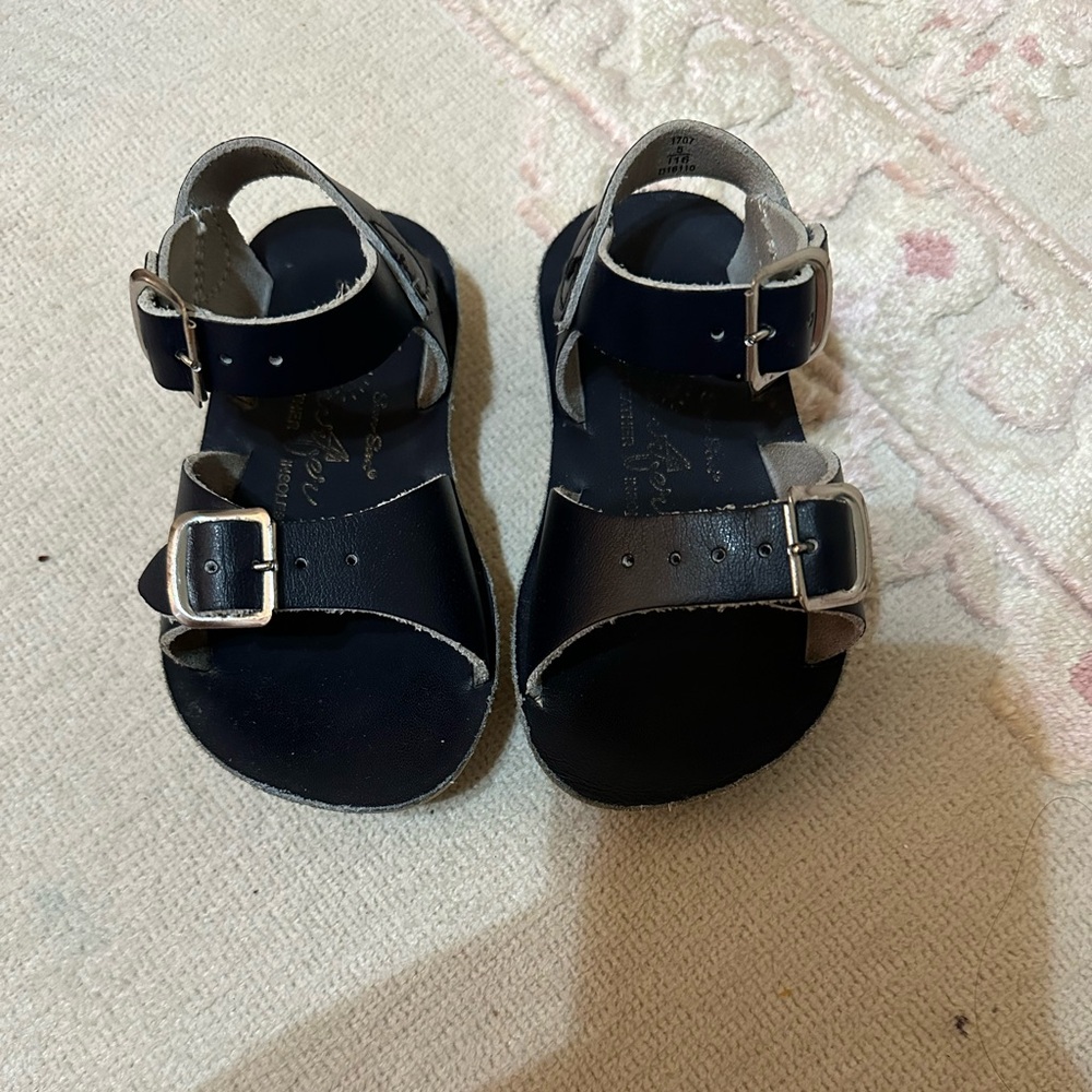 Size 5 toddler navy Sun Sans